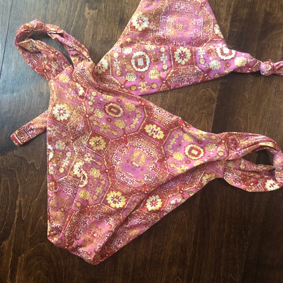 Frankie’s Bikini Set - Picture 4 of 5